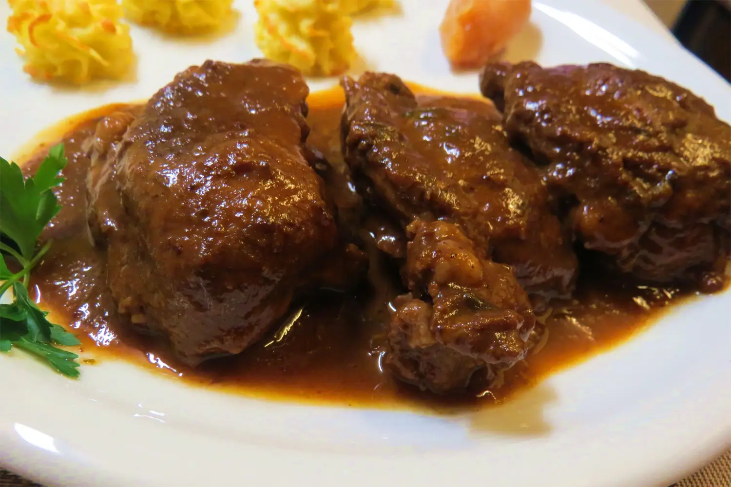 CARNE AL HORNO CON VINO TINTO